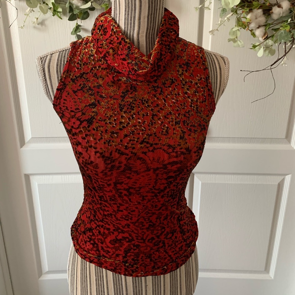 Sleeveless Top - Picture 2 of 5